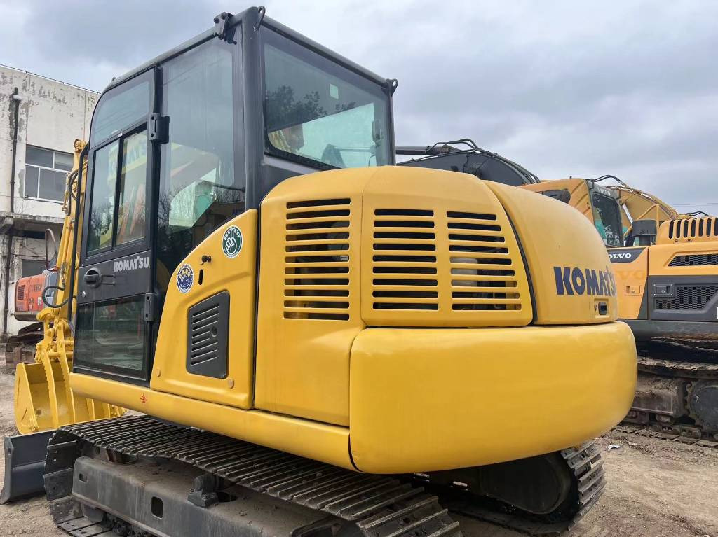Komatsu PC 70-8 - Pásové rýpadlo: obrázek 4 Komatsu PC 70-8 - Pásové rýpadlo: obrázek 4