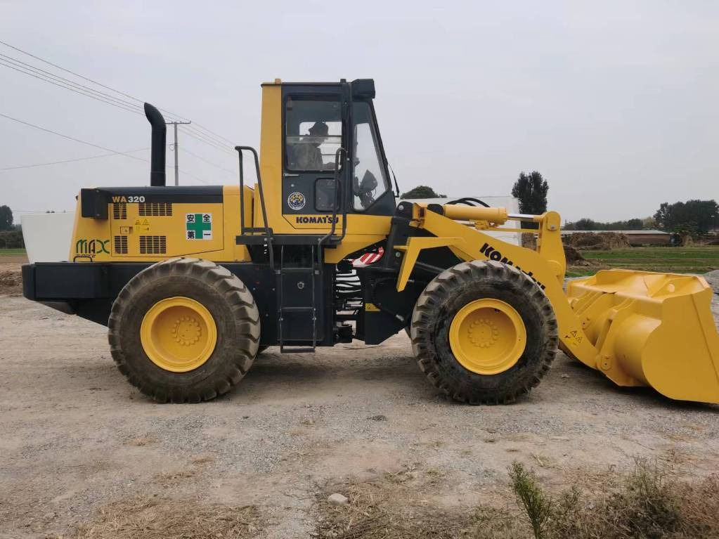 Komatsu WA 320-5 - Kolový nakladač: obrázek 2 Komatsu WA 320-5 - Kolový nakladač: obrázek 2
