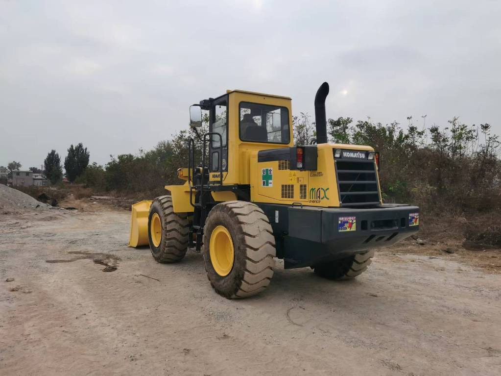 Komatsu WA 320-5 - Kolový nakladač: obrázek 4 Komatsu WA 320-5 - Kolový nakladač: obrázek 4