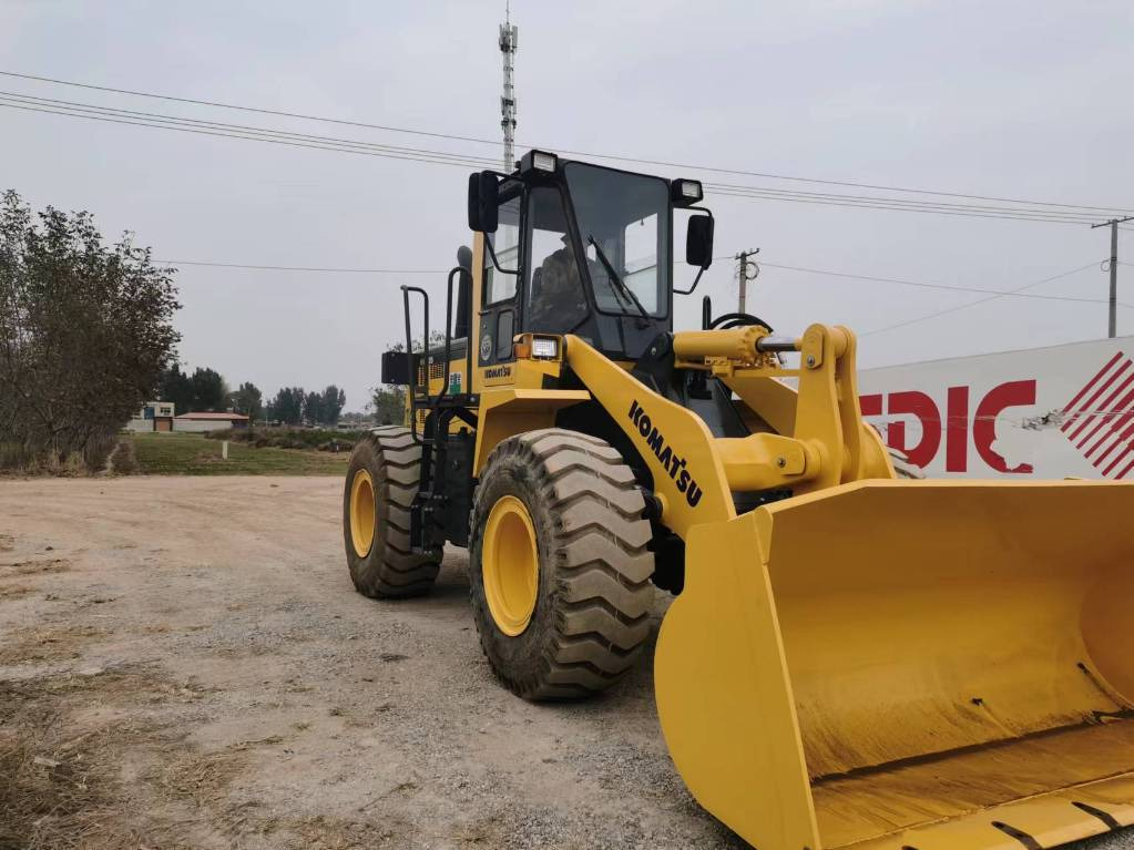 Komatsu WA 320-5 - Kolový nakladač: obrázek 5 Komatsu WA 320-5 - Kolový nakladač: obrázek 5