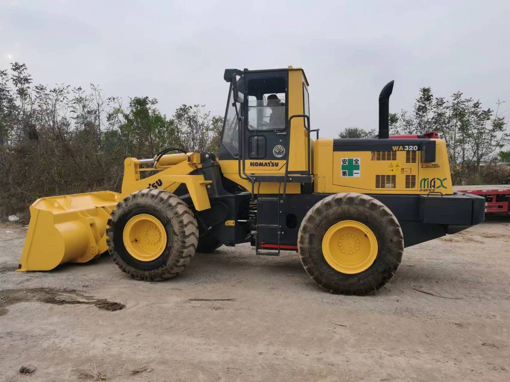 Komatsu WA 320-5 - Kolový nakladač: obrázek 1 Komatsu WA 320-5 - Kolový nakladač: obrázek 1