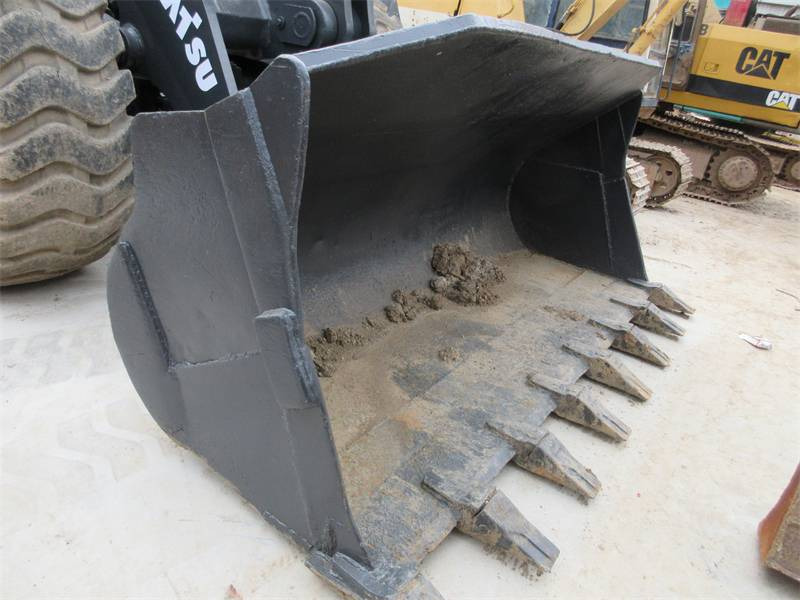 Komatsu WA 380-3 - Kolový nakladač: obrázek 2 Komatsu WA 380-3 - Kolový nakladač: obrázek 2
