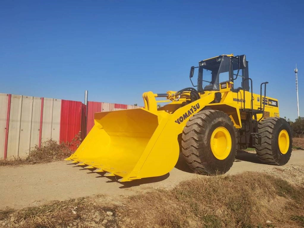 Komatsu WA 380 - Kolový nakladač: obrázek 2 Komatsu WA 380 - Kolový nakladač: obrázek 2