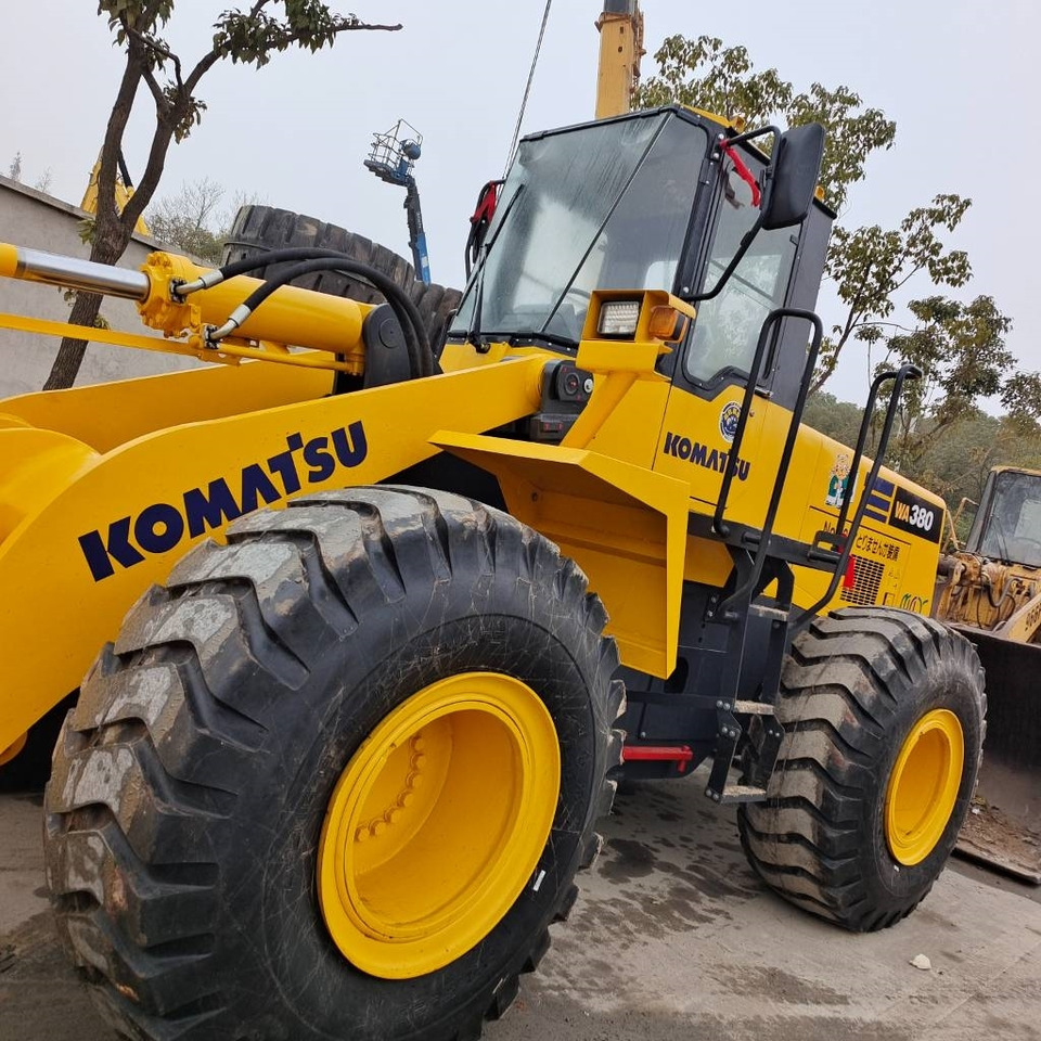 Komatsu WA 380 - Kolový nakladač: obrázek 4 Komatsu WA 380 - Kolový nakladač: obrázek 4