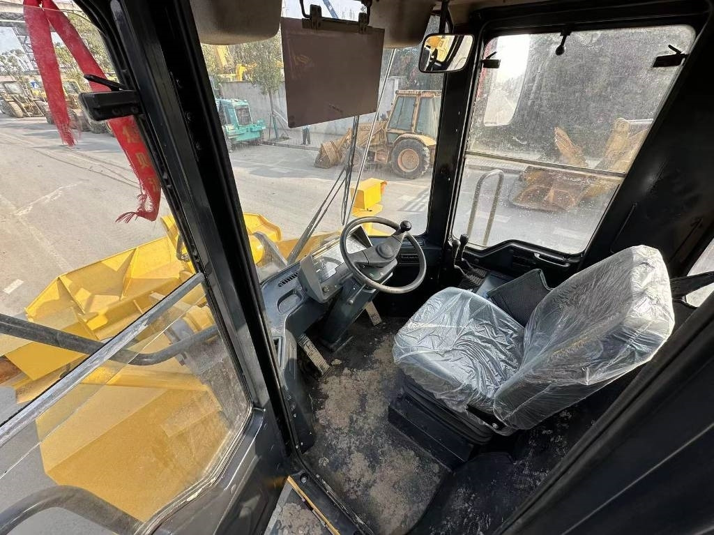 Komatsu WA 380 - Kolový nakladač: obrázek 3 Komatsu WA 380 - Kolový nakladač: obrázek 3