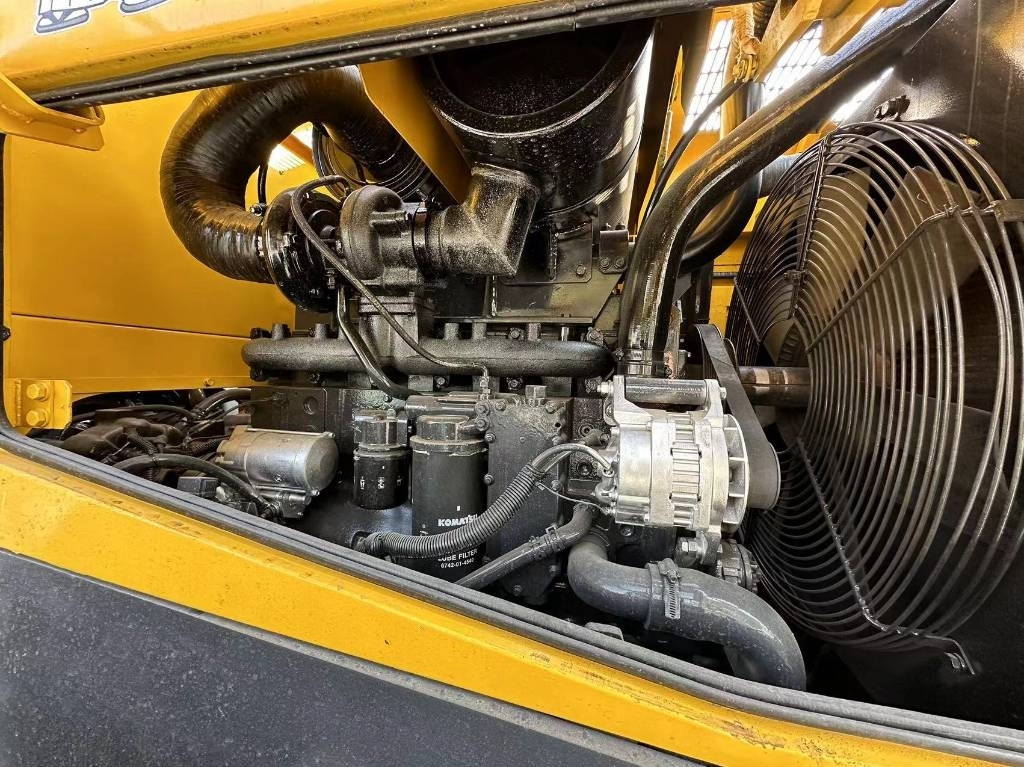 Komatsu WA 380 - Kolový nakladač: obrázek 2 Komatsu WA 380 - Kolový nakladač: obrázek 2