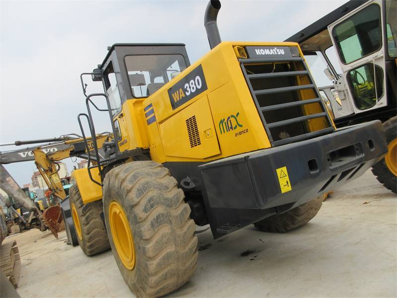 Komatsu WA 380 - Kolový nakladač: obrázek 3 Komatsu WA 380 - Kolový nakladač: obrázek 3