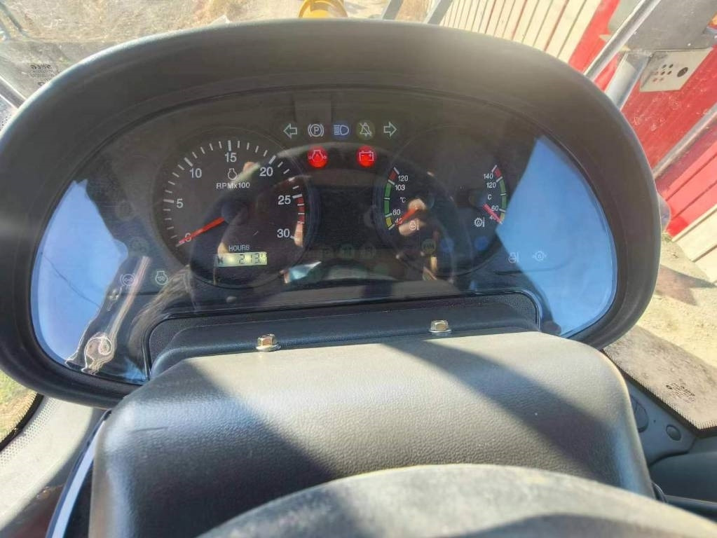 Komatsu WA 380 - Kolový nakladač: obrázek 5 Komatsu WA 380 - Kolový nakladač: obrázek 5