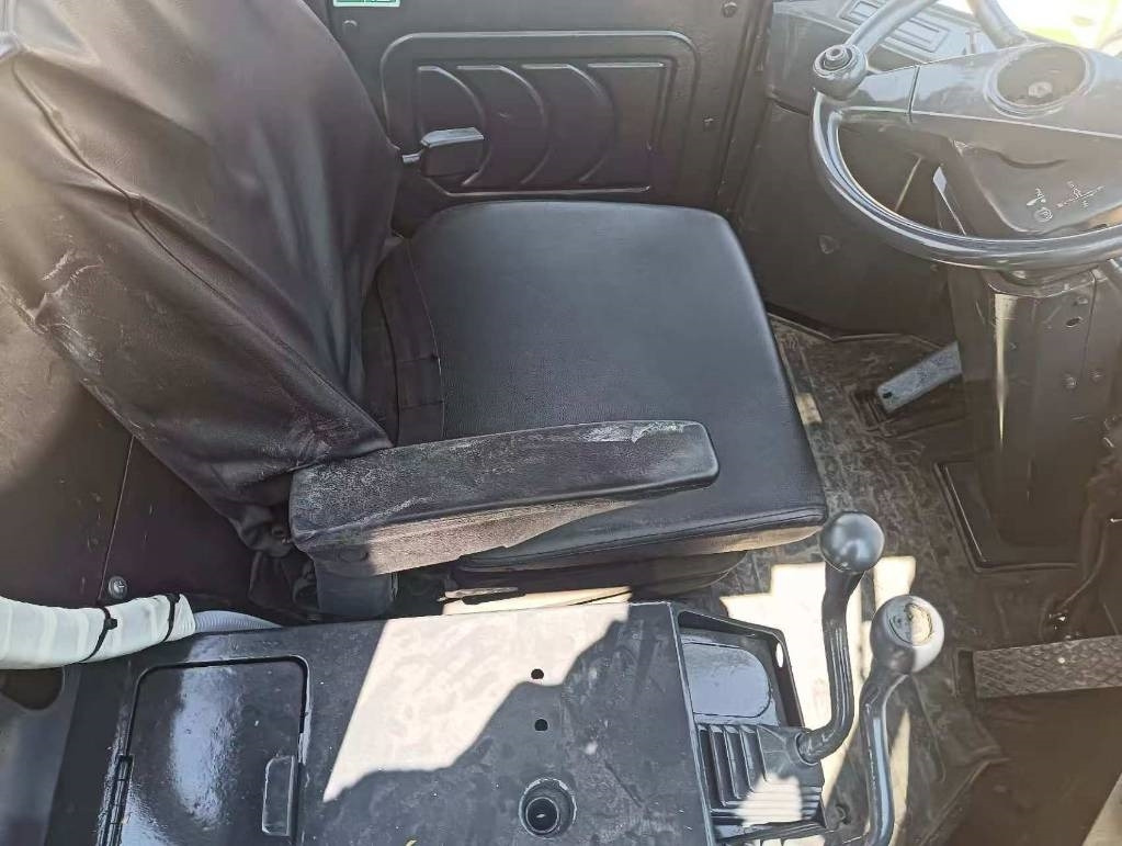 Komatsu WA 470-3 - Kolový nakladač: obrázek 2 Komatsu WA 470-3 - Kolový nakladač: obrázek 2