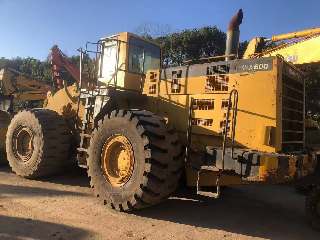 Komatsu WA 600-3 - Kolový nakladač: obrázek 1 Komatsu WA 600-3 - Kolový nakladač: obrázek 1