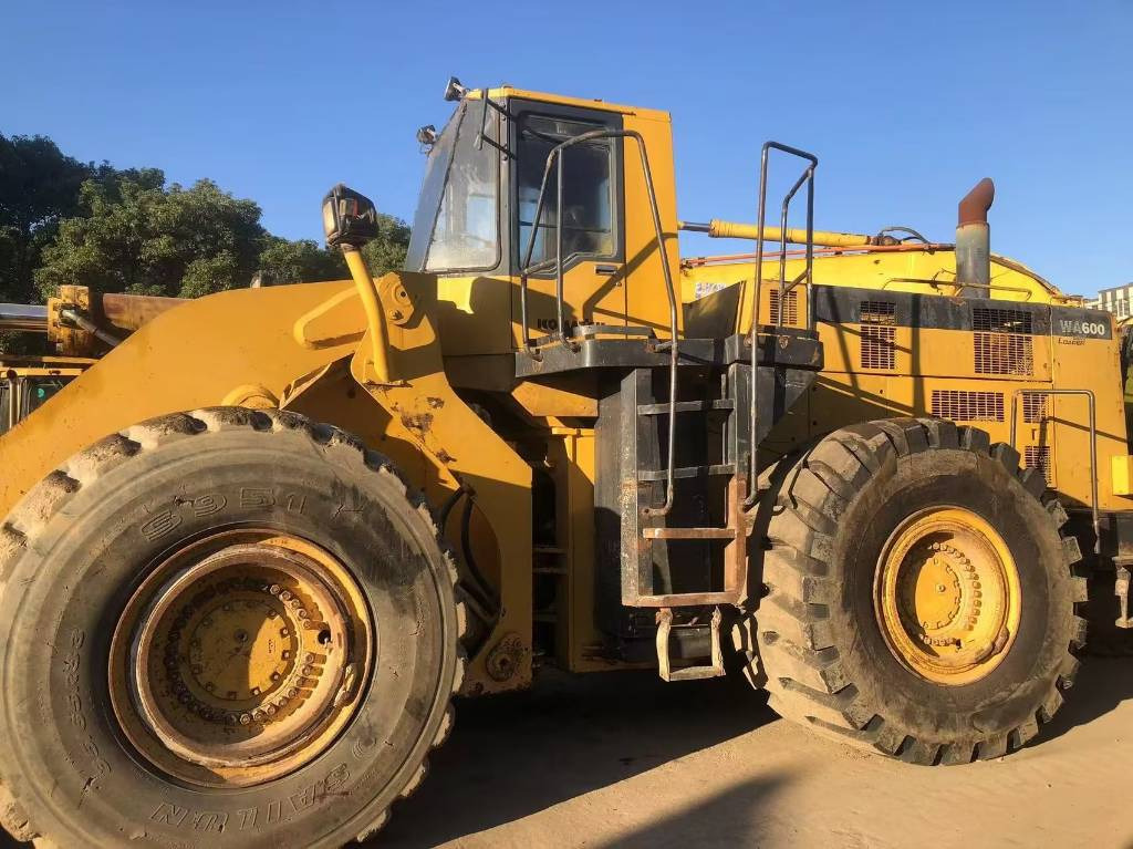 Komatsu WA 600-3 - Kolový nakladač: obrázek 3 Komatsu WA 600-3 - Kolový nakladač: obrázek 3