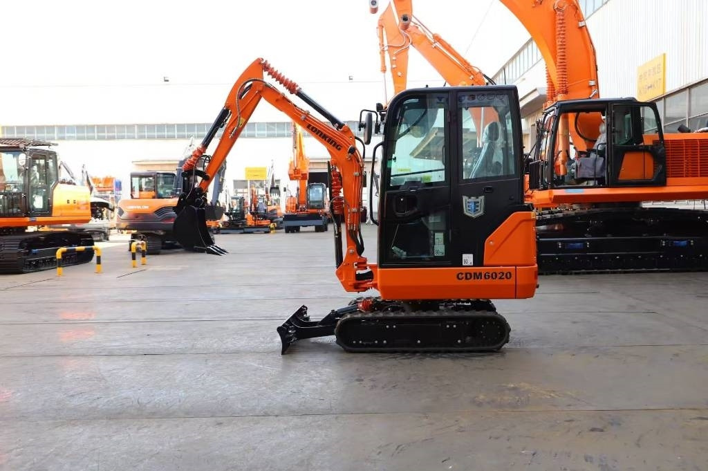 Lonking LG 6020 BRAND NEW MACHINE - Pásové rýpadlo: obrázek 3 Lonking LG 6020 BRAND NEW MACHINE - Pásové rýpadlo: obrázek 3