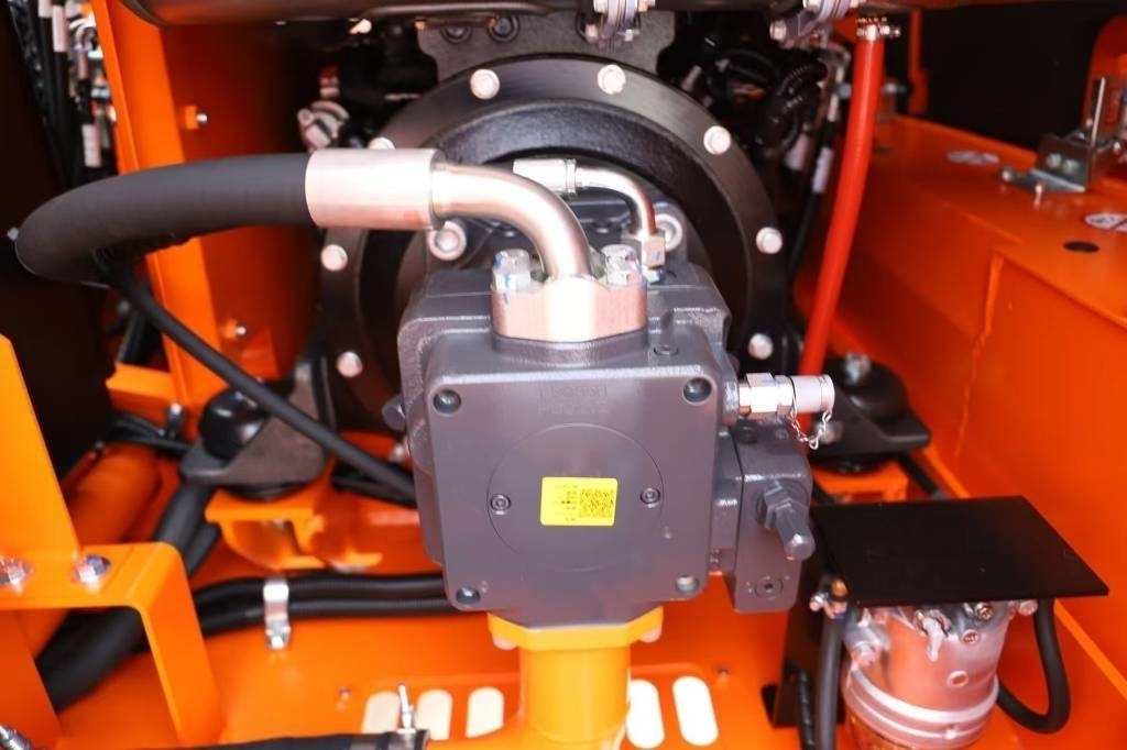 Lonking LG 6075G4 100% Brand New One - Pásové rýpadlo: obrázek 3 Lonking LG 6075G4 100% Brand New One - Pásové rýpadlo: obrázek 3