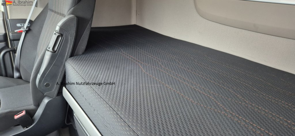 Daf XF 450 FAR Edscha Liftachse auch als Komplettzug !! - Plachtový nákladní auto: obrázek 2 Daf XF 450 FAR Edscha Liftachse auch als Komplettzug !! - Plachtový nákladní auto: obrázek 2