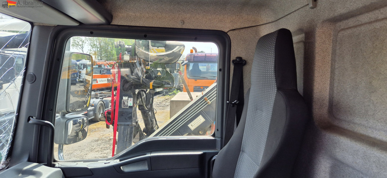 MAN TGL 8.150 4X2 BL Unfallschaden bedingt fahrbereit, Motor ok - Dodávka: obrázek 3 MAN TGL 8.150 4X2 BL Unfallschaden bedingt fahrbereit, Motor ok - Dodávka: obrázek 3