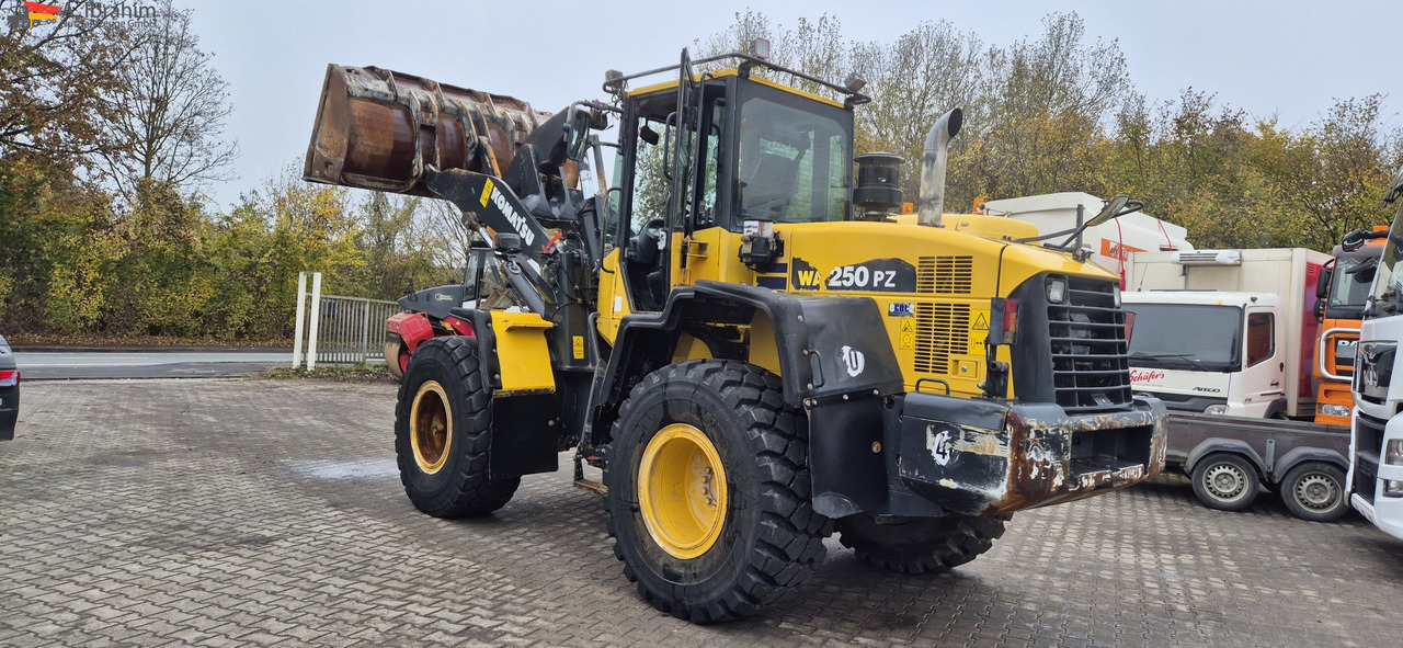 Kolový nakladač Komatsu WA 250 Zustand technisch ok, optisch 3-4 Unterlagen vorhanden: obrázek 11