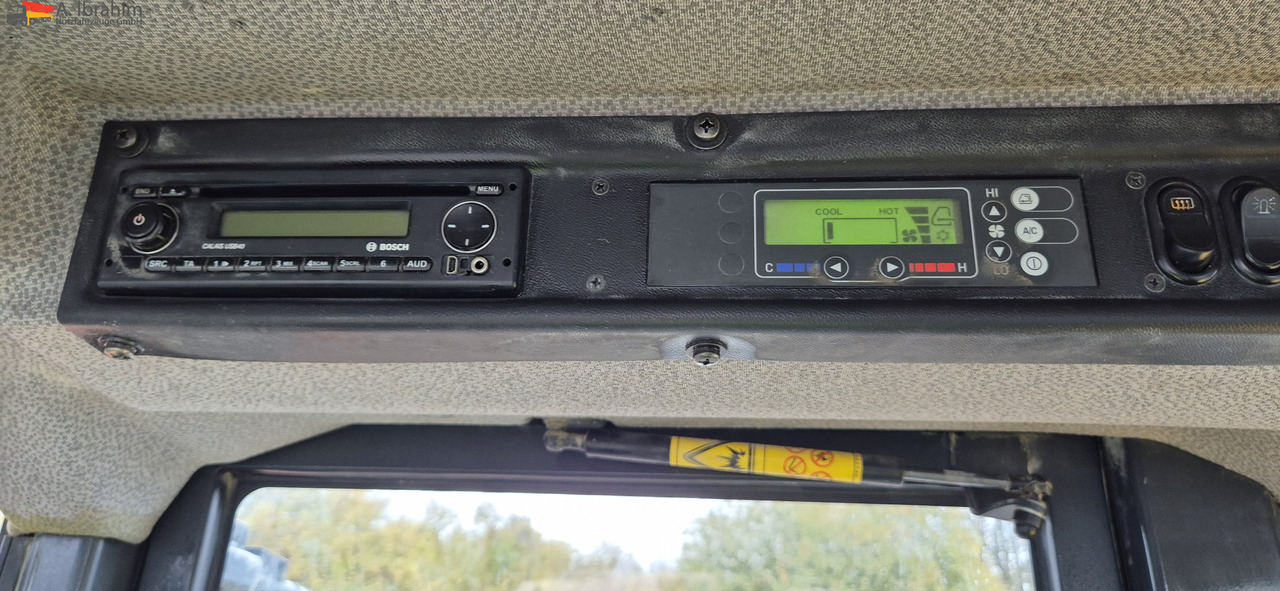 Komatsu WA 250 Zustand technisch ok, optisch 3-4 Unterlagen vorhanden - Kolový nakladač: obrázek 5 Komatsu WA 250 Zustand technisch ok, optisch 3-4 Unterlagen vorhanden - Kolový nakladač: obrázek 5