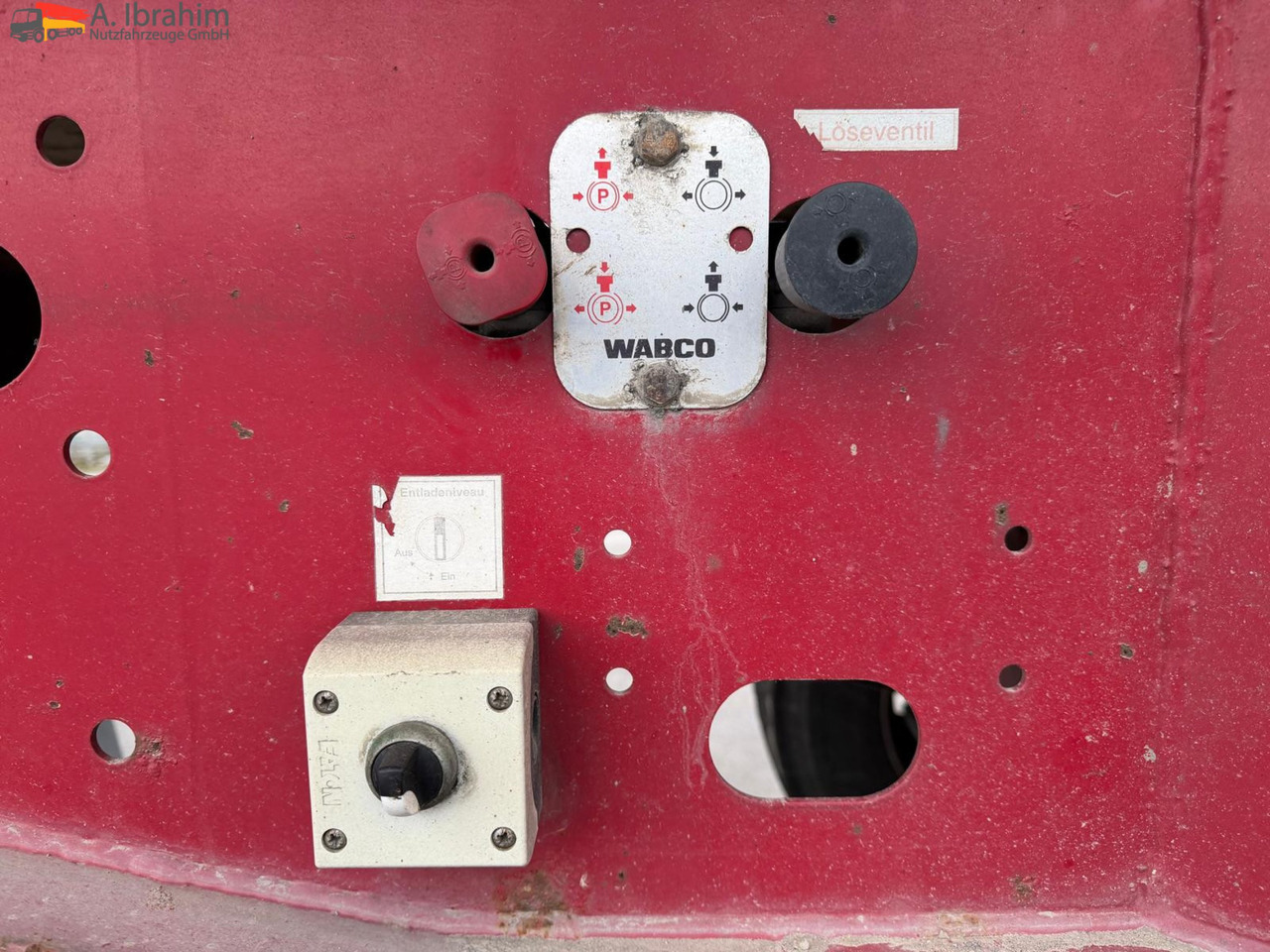 Langendorf SKS-HS 24/30 Hardox | Stahlmulde | 26m³ | Scheibenbremse | Lift-Achse - Sklápěcí návěs: obrázek 4 Langendorf SKS-HS 24/30 Hardox | Stahlmulde | 26m³ | Scheibenbremse | Lift-Achse - Sklápěcí návěs: obrázek 4