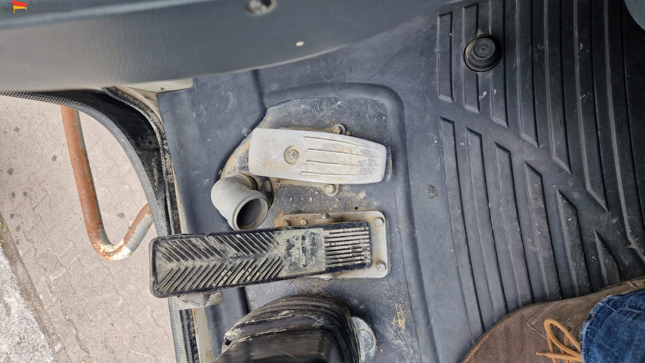 Liebherr A316 Schnellwechsler, Hammerverrohrung, Verstellausleger Deutz Motor - Mini rýpadlo: obrázek 5 Liebherr A316 Schnellwechsler, Hammerverrohrung, Verstellausleger Deutz Motor - Mini rýpadlo: obrázek 5