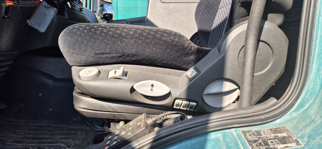 Mercedes-Benz 1824 Kipper Kran, Edelstahlaufbau Tierentsorgung - Sklápěč, Auto s hydraulickou rukou: obrázek 4 Mercedes-Benz 1824 Kipper Kran, Edelstahlaufbau Tierentsorgung - Sklápěč, Auto s hydraulickou rukou: obrázek 4