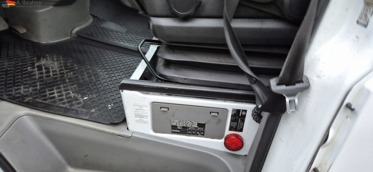 Mercedes-Benz Sprinter DB 319 CDI Automatik, Tempomat, ATM bei 290 tkm - Odtahovka: obrázek 4 Mercedes-Benz Sprinter DB 319 CDI Automatik, Tempomat, ATM bei 290 tkm - Odtahovka: obrázek 4