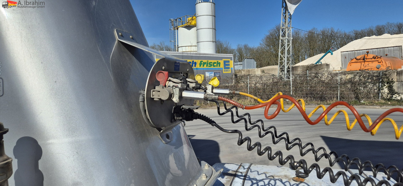 O.M.E.P.S Unfall, voll fahrbereit 35 cbm - Silo cisterna: obrázek 2 O.M.E.P.S Unfall, voll fahrbereit 35 cbm - Silo cisterna: obrázek 2