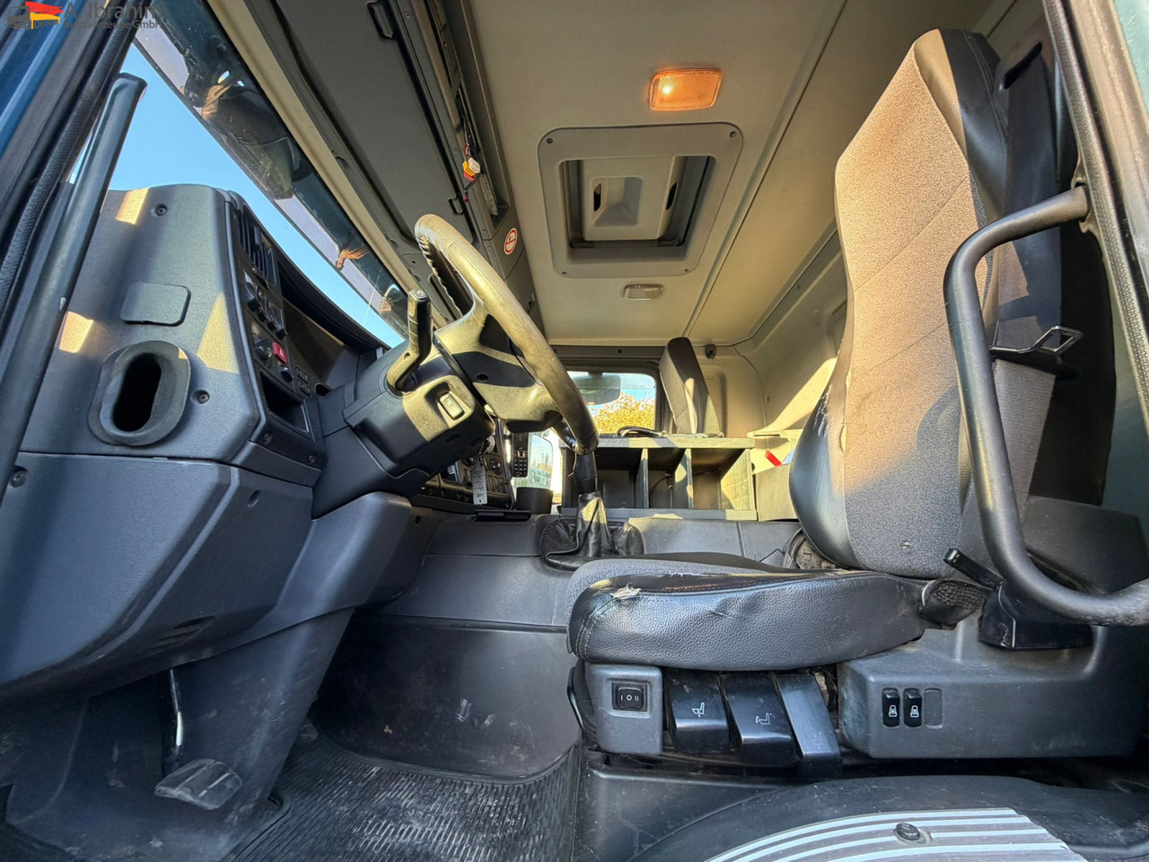 Scania B4X2 Edelstahlkipper für Tierkörperbeseitigung Kran MKG - Vůz na odvoz odpadků: obrázek 2 Scania B4X2 Edelstahlkipper für Tierkörperbeseitigung Kran MKG - Vůz na odvoz odpadků: obrázek 2