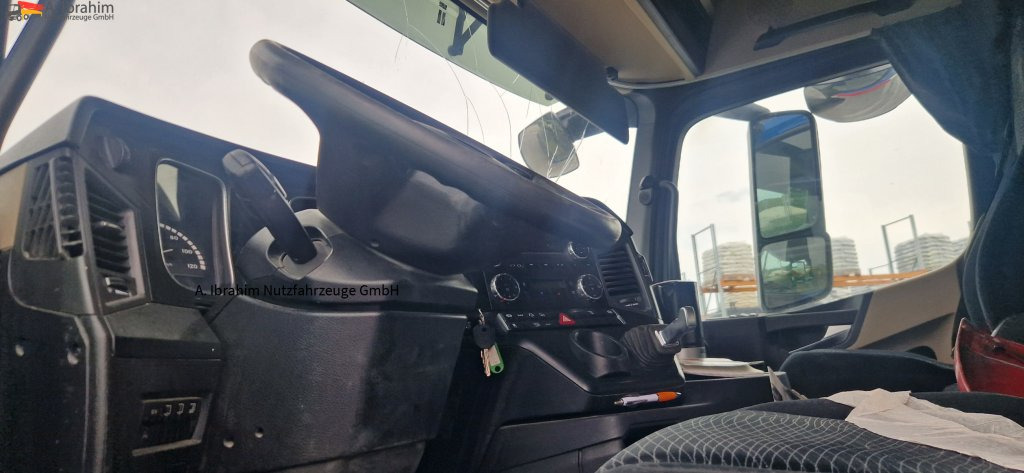 Mercedes-Benz 1843 DB 1843 mit PTU für Kompressor Unfall, bedingt fahrbereit. Video vorh. - Tahač: obrázek 3 Mercedes-Benz 1843 DB 1843 mit PTU für Kompressor Unfall, bedingt fahrbereit. Video vorh. - Tahač: obrázek 3