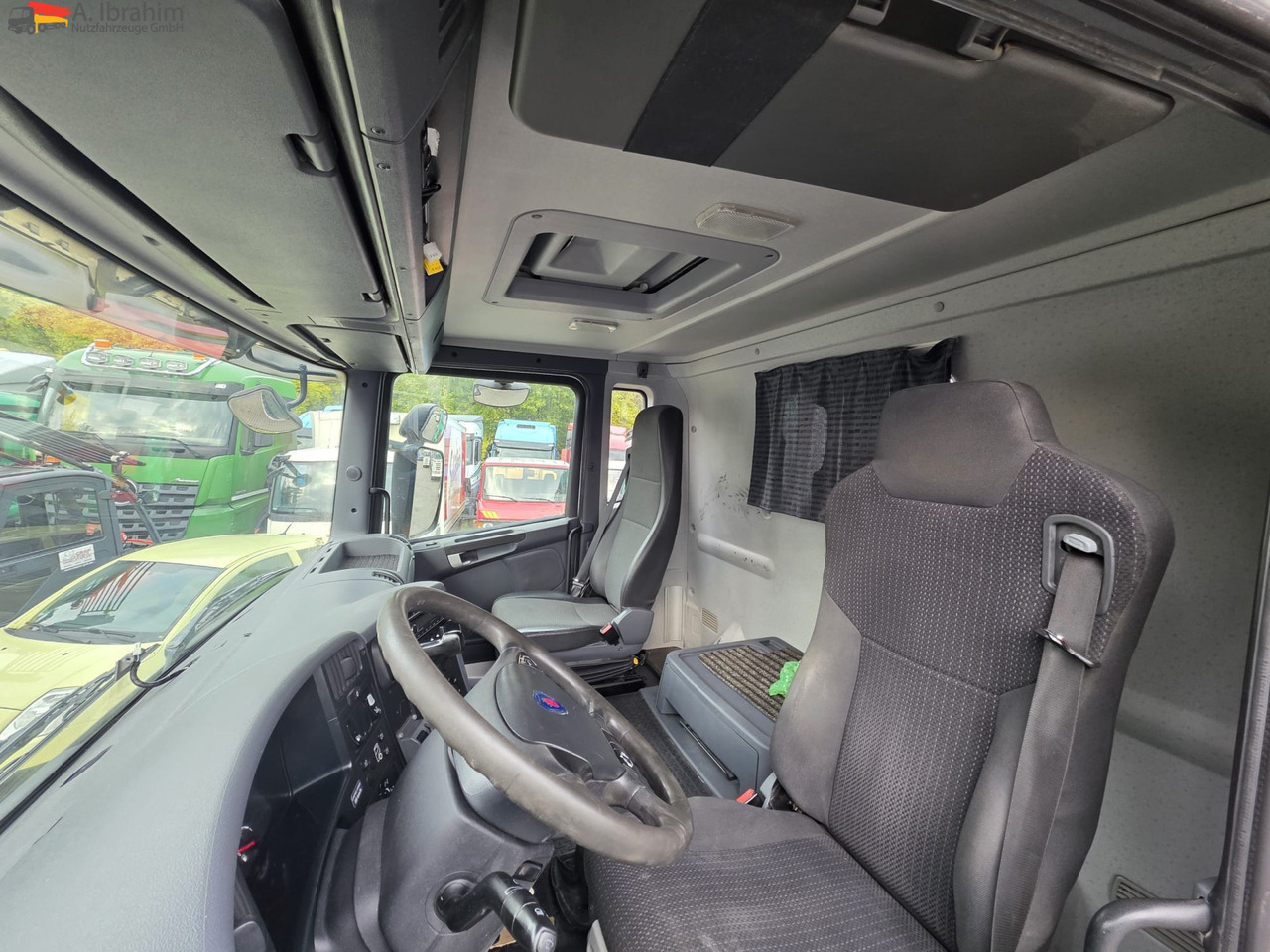 Scania R560 | 6x4 | V8 | Blatt Blatt | Schaltgetriebe |Kipphydraulik | Klima | Trommelbremse| 3 Pedals - Tahač: obrázek 3 Scania R560 | 6x4 | V8 | Blatt Blatt | Schaltgetriebe |Kipphydraulik | Klima | Trommelbremse| 3 Pedals - Tahač: obrázek 3