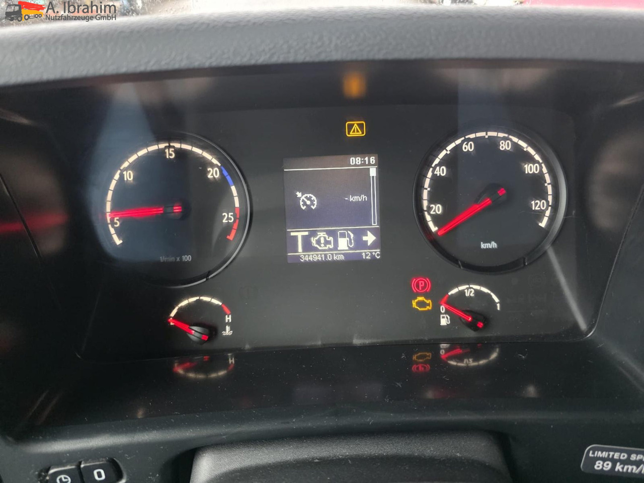 Scania R560 | 6x4 | V8 | Blatt Blatt | Schaltgetriebe |Kipphydraulik | Klima | Trommelbremse| 3 Pedals - Tahač: obrázek 2 Scania R560 | 6x4 | V8 | Blatt Blatt | Schaltgetriebe |Kipphydraulik | Klima | Trommelbremse| 3 Pedals - Tahač: obrázek 2