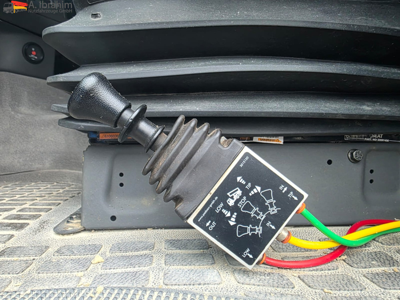 Volvo FH 520 | 6x4 | V8 | Kipphydraulik | Blatt Blatt | Schaltgetriebe | Klima | Trommelbremse | 3 Pedals - Tahač: obrázek 4 Volvo FH 520 | 6x4 | V8 | Kipphydraulik | Blatt Blatt | Schaltgetriebe | Klima | Trommelbremse | 3 Pedals - Tahač: obrázek 4