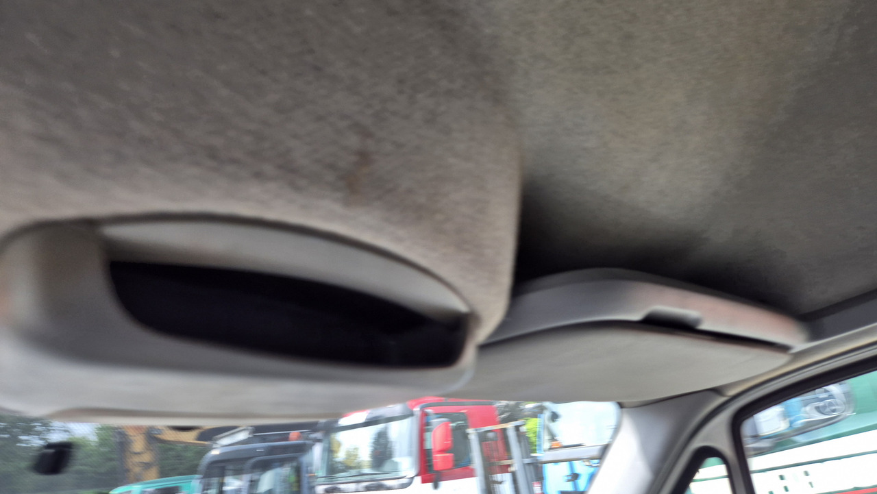 VW Crafter 2.5 Diesel Rost ja, technisch super, HU neu 01 2025 - Furgon: obrázek 2 VW Crafter 2.5 Diesel Rost ja, technisch super, HU neu 01 2025 - Furgon: obrázek 2