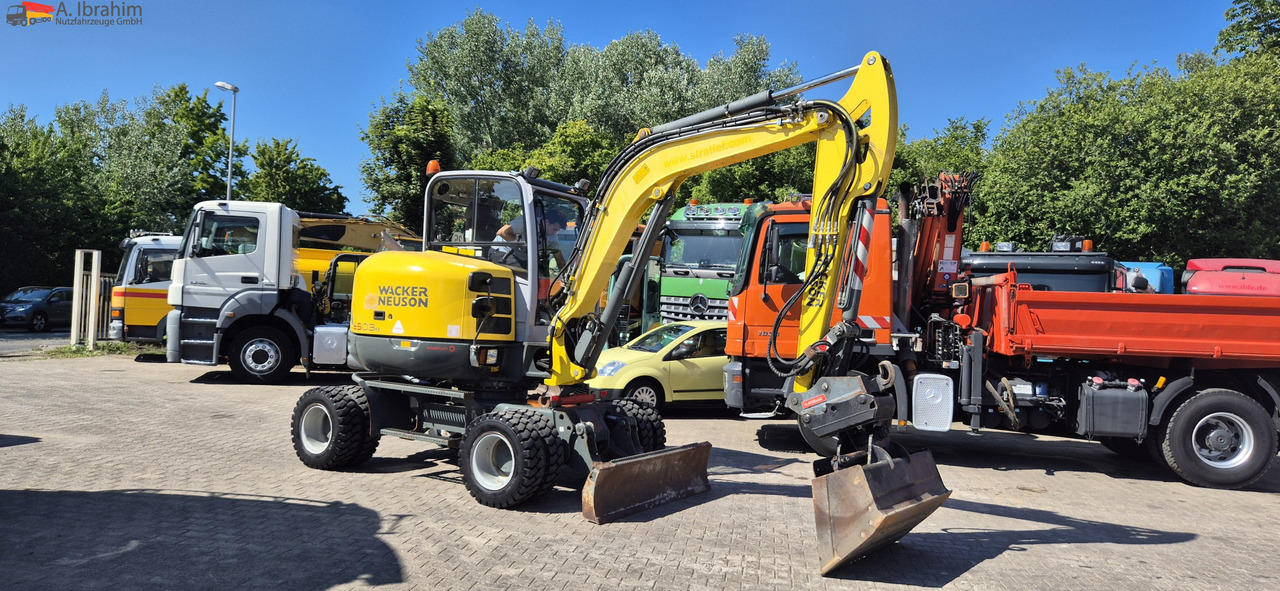 Wacker Neuson 6503 E05-07 schnellwechsler mit Oilquick | VERSTELLAUSLEGER | Klima | 2 Löffel - Kolesové rýpadlo: obrázek 1 Wacker Neuson 6503 E05-07 schnellwechsler mit Oilquick | VERSTELLAUSLEGER | Klima | 2 Löffel - Kolesové rýpadlo: obrázek 1