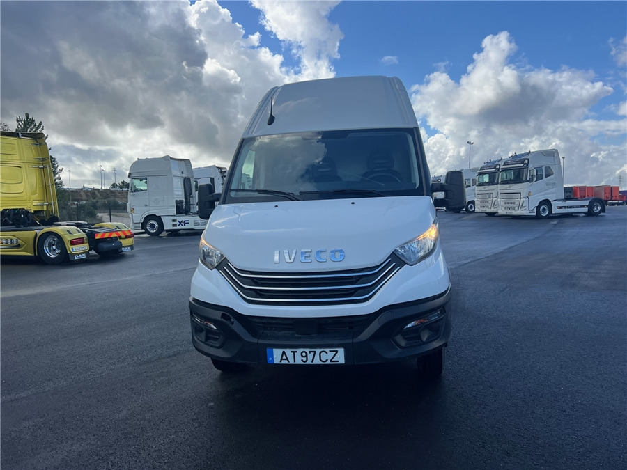 Iveco 35C16 - Furgon: obrázek 2 Iveco 35C16 - Furgon: obrázek 2