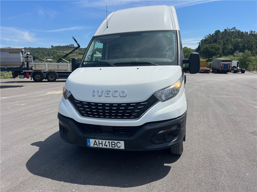 Iveco 35C16HA8V - Furgon: obrázek 2 Iveco 35C16HA8V - Furgon: obrázek 2