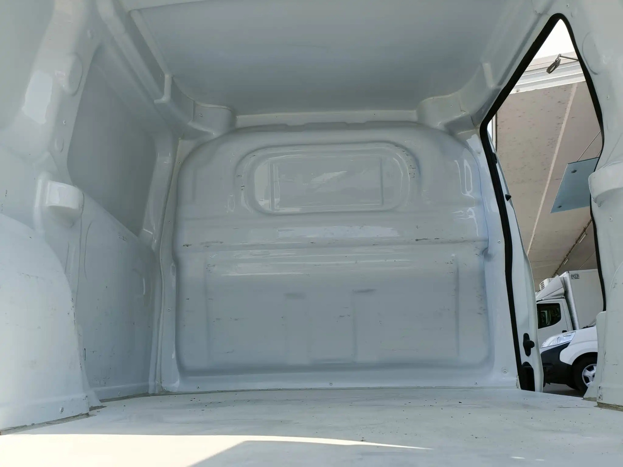 FIAT DOBLO CARGO 1.3 MJT SX - Furgon: obrázek 4 FIAT DOBLO CARGO 1.3 MJT SX - Furgon: obrázek 4