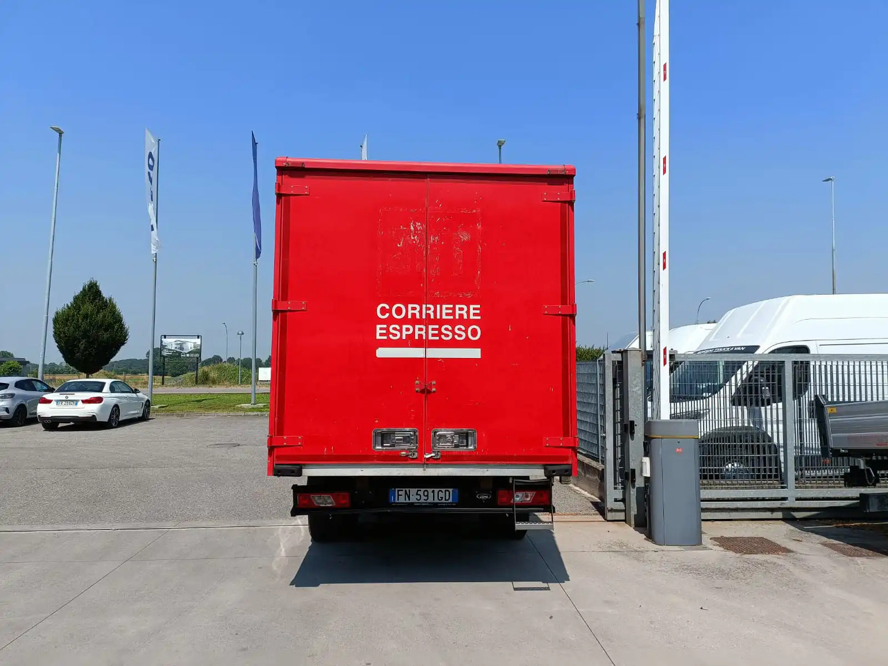 FORD TRANSIT FURGONATO BOX - Dodávka skřín: obrázek 5 FORD TRANSIT FURGONATO BOX - Dodávka skřín: obrázek 5