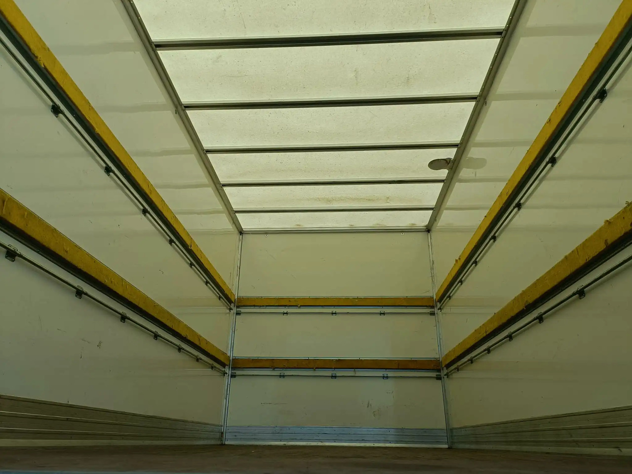 FURGONATURA BOX IDEALE PER IVECO DAILY - Skříňová nástavba: obrázek 3 FURGONATURA BOX IDEALE PER IVECO DAILY - Skříňová nástavba: obrázek 3