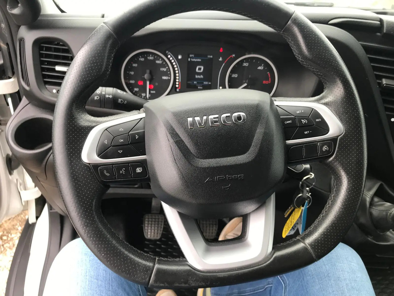 IVECO DAILY 35C16 CC 3000 - Plachtová dodávka: obrázek 3 IVECO DAILY 35C16 CC 3000 - Plachtová dodávka: obrázek 3