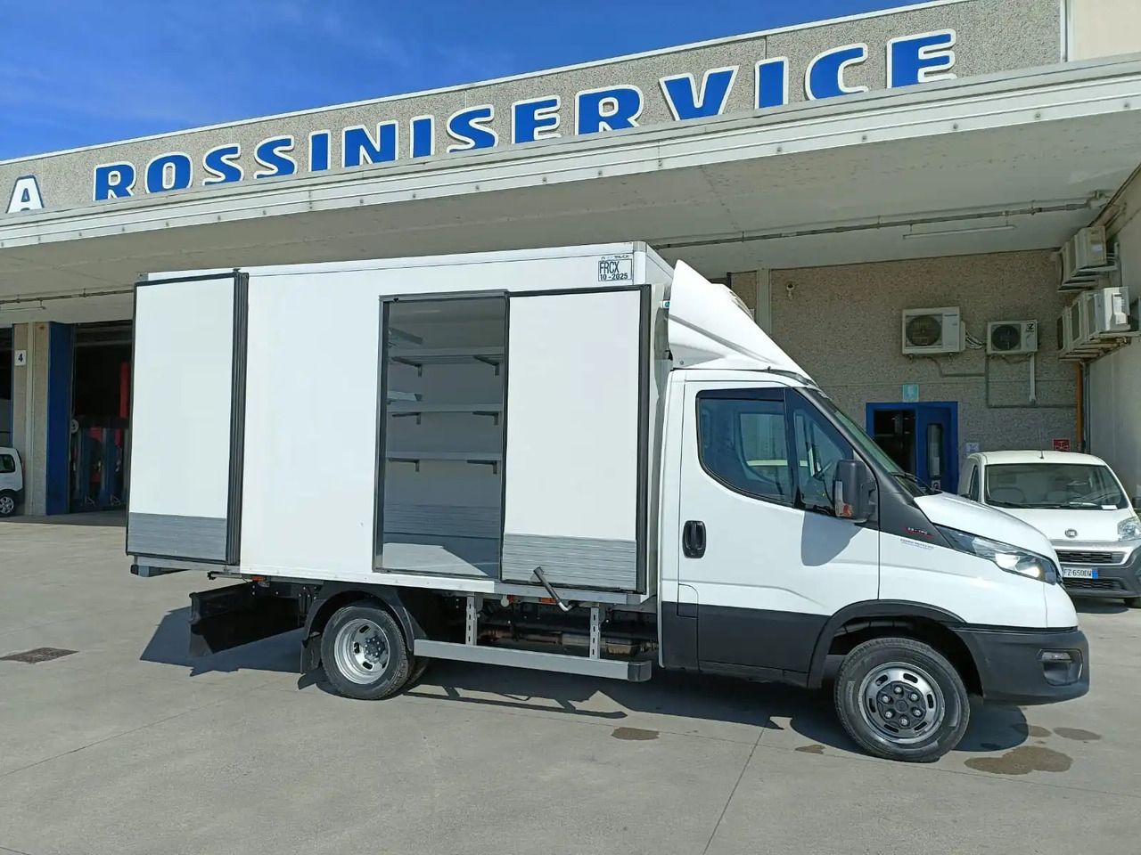 IVECO DAILY 35C18 FRCX 10/2025 - Chladící dodávka: obrázek 3 IVECO DAILY 35C18 FRCX 10/2025 - Chladící dodávka: obrázek 3