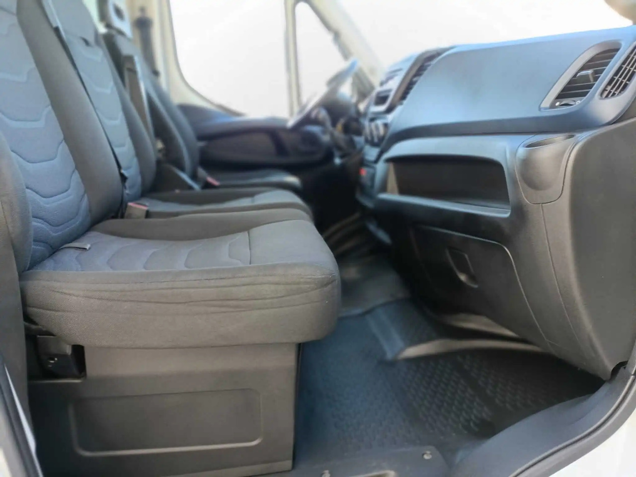 IVECO DAILY 60C18 RIBALTABILE CON GRU - Sklápěč: obrázek 4 IVECO DAILY 60C18 RIBALTABILE CON GRU - Sklápěč: obrázek 4