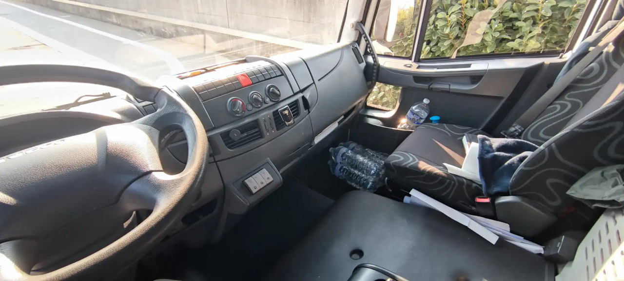 IVECO EUROCARGO 75E21 - Skříňový nákladní auto: obrázek 4 IVECO EUROCARGO 75E21 - Skříňový nákladní auto: obrázek 4