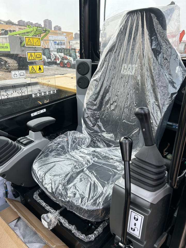 CATERPILLAR 305.5GC - Pásové rýpadlo: obrázek 4 CATERPILLAR 305.5GC - Pásové rýpadlo: obrázek 4