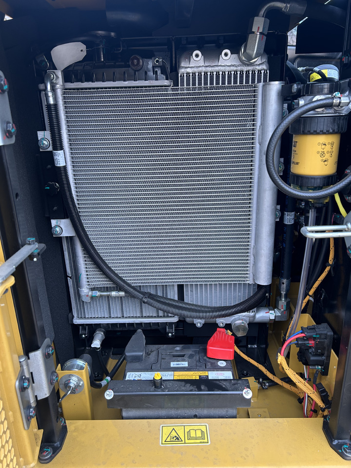 CATERPILLAR 305.5GC - Pásové rýpadlo: obrázek 5 CATERPILLAR 305.5GC - Pásové rýpadlo: obrázek 5