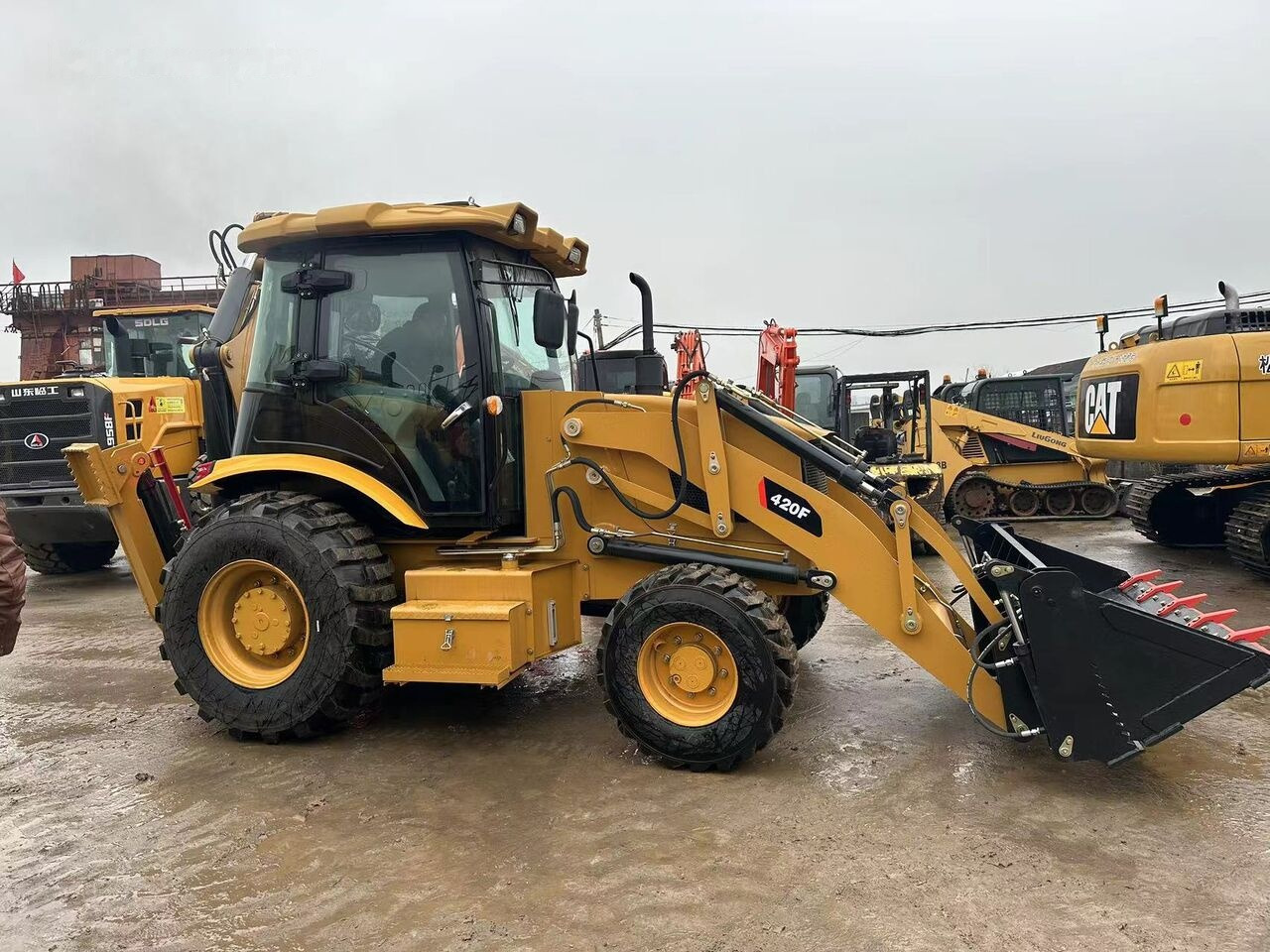 Caterpillar 420F - Rýpadlo-nakladač: obrázek 5 Caterpillar 420F - Rýpadlo-nakladač: obrázek 5