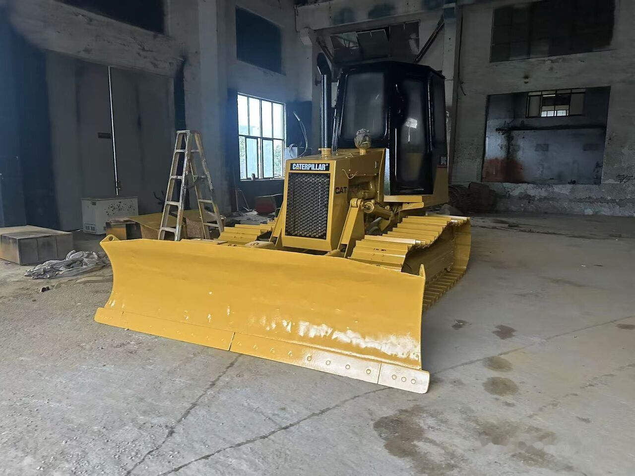 Caterpillar D4C - Buldozer: obrázek 4 Caterpillar D4C - Buldozer: obrázek 4