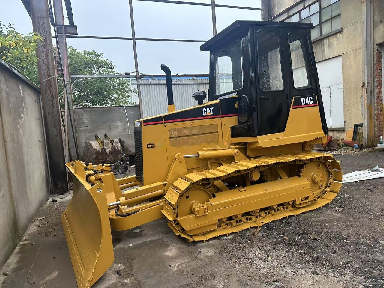 Caterpillar D4C - Buldozer: obrázek 1 Caterpillar D4C - Buldozer: obrázek 1