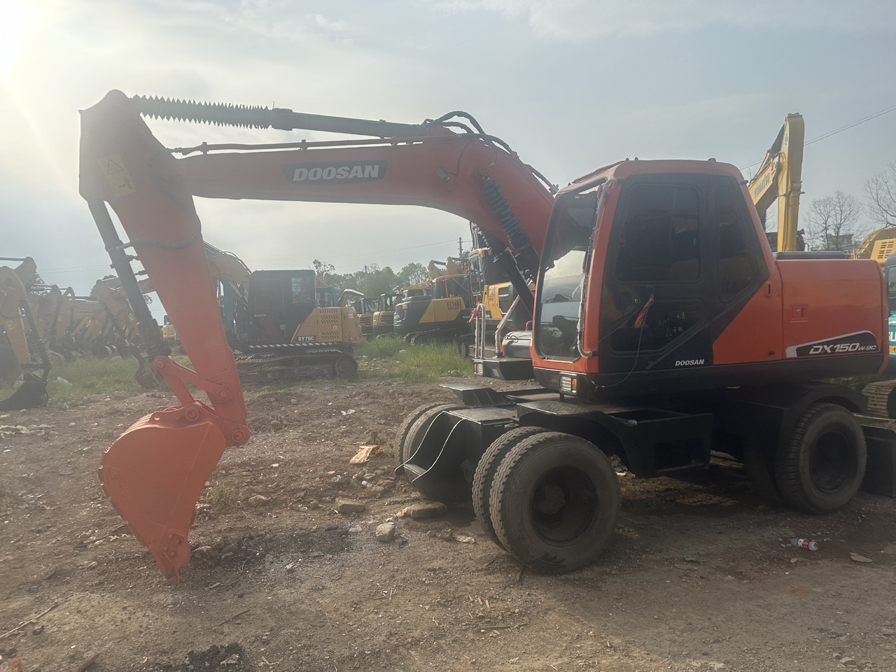 Doosan DX150W-9C - Kolesové rýpadlo: obrázek 1 Doosan DX150W-9C - Kolesové rýpadlo: obrázek 1