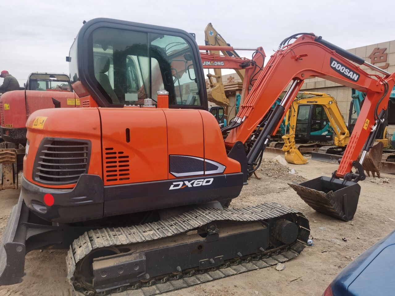 Pásové rýpadlo Doosan DX60: obrázek 6