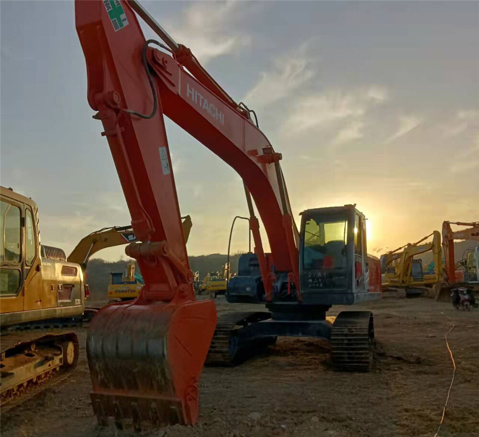 Hitachi ZX210 - Pásové rýpadlo: obrázek 1 Hitachi ZX210 - Pásové rýpadlo: obrázek 1